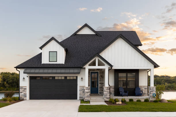 Best Roof Moss and Algae Removal  in Ephrata, WA